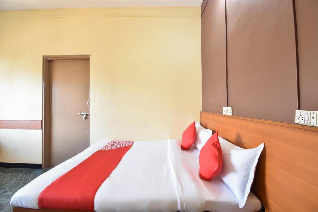 Oyo 63264 Hotel Shamiana Пандарпур Екстериор снимка